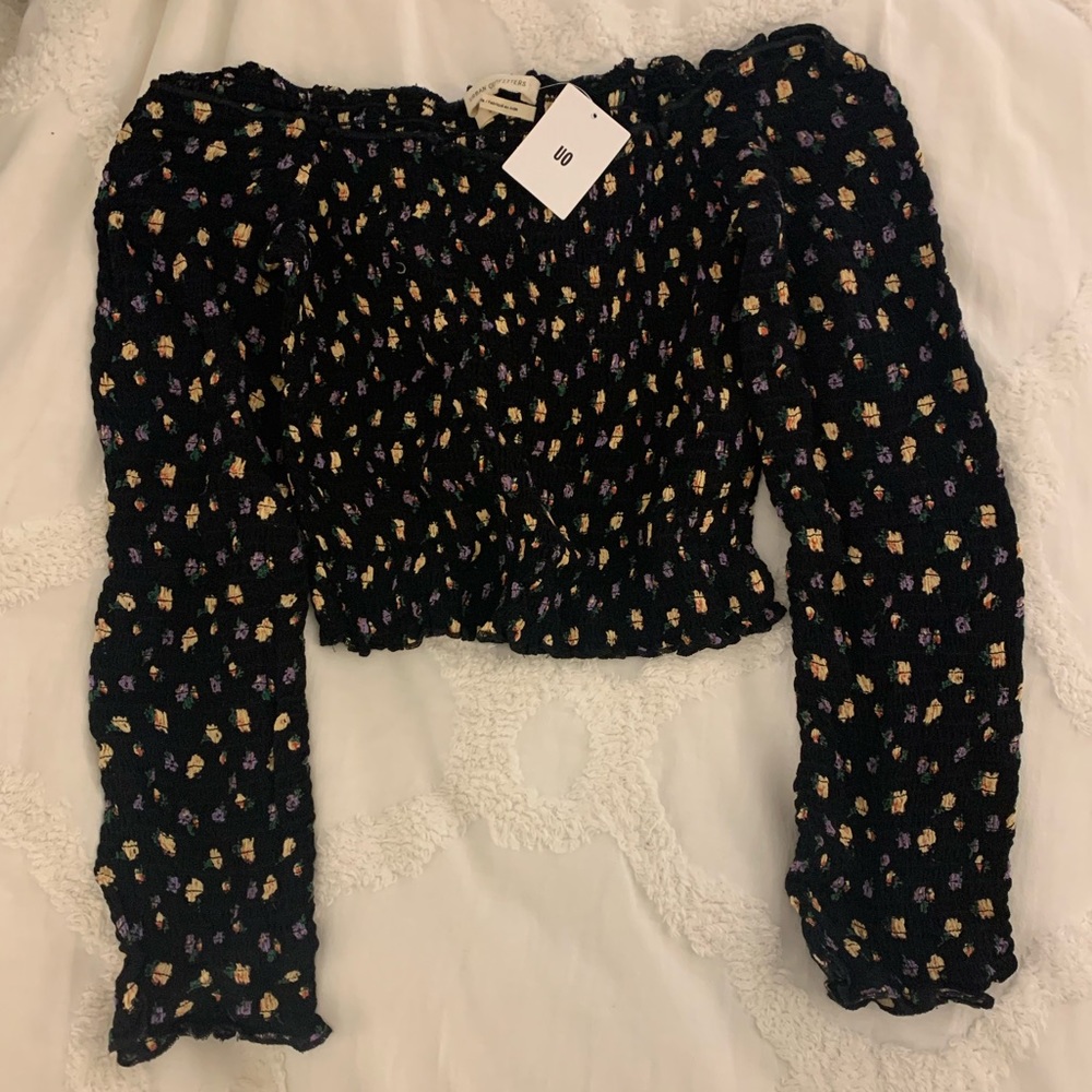Urban Outfitters Bardot Floral Printed Crop Top Off Shoulder Smocked; size S